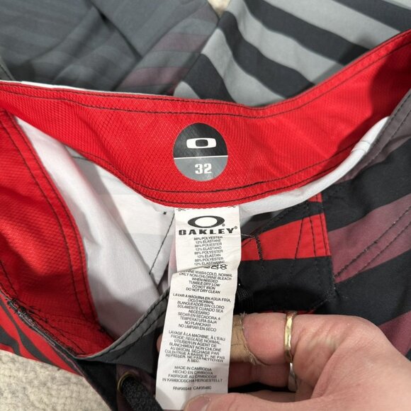 Y2K Oakley Red Gray Stripes Board Shorts - Picture 3 of 3